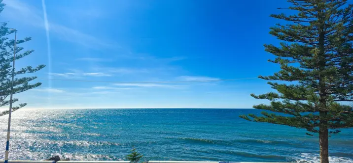 Продажа дома на две семьи в Lagos 4