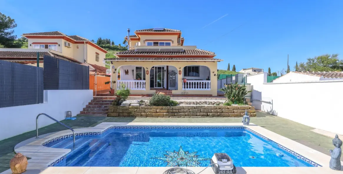 Продажа  отдельно стоящей виллы в Coín 1