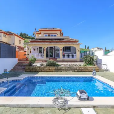 Продажа  отдельно стоящей виллы в Coín