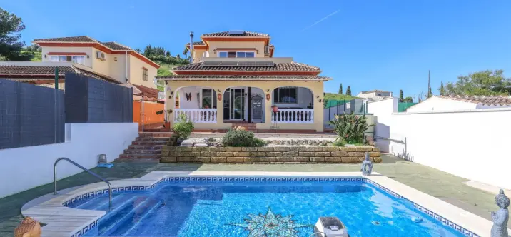 Продажа  отдельно стоящей виллы в Coín 0