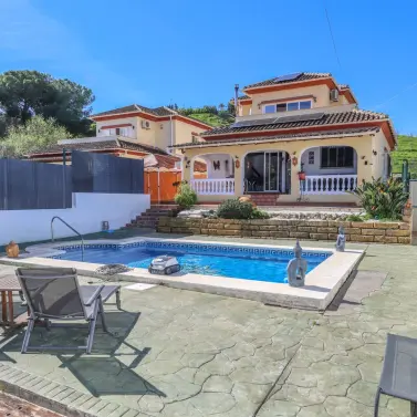 Продажа  отдельно стоящей виллы в Coín