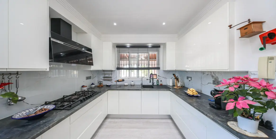 Продажа  отдельно стоящей виллы в Coín 11