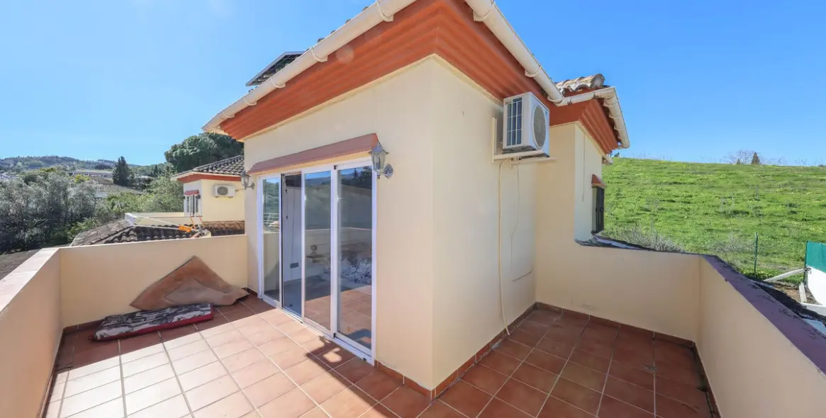 Продажа  отдельно стоящей виллы в Coín 19