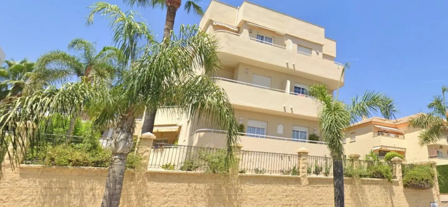 Продажа апартаментов на среднем этаже в Torremolinos 0