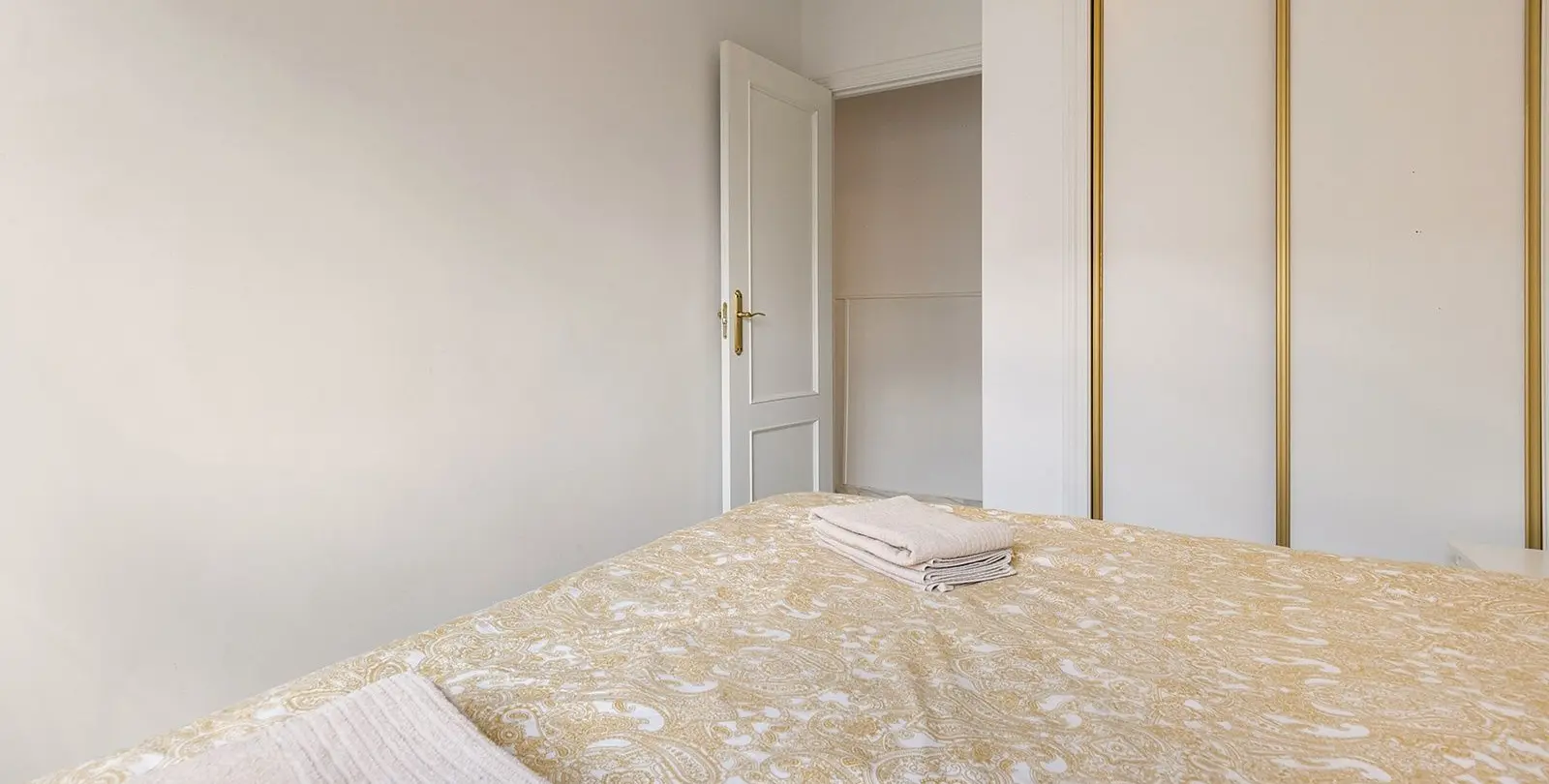 Продажа апартаментов на среднем этаже в Torremolinos 28