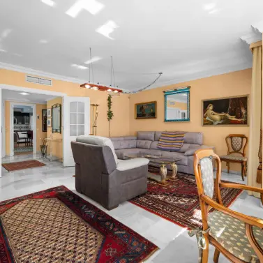 Продажа апартаментов на среднем этаже в Mijas