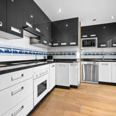 Продажа апартаментов на среднем этаже в Mijas