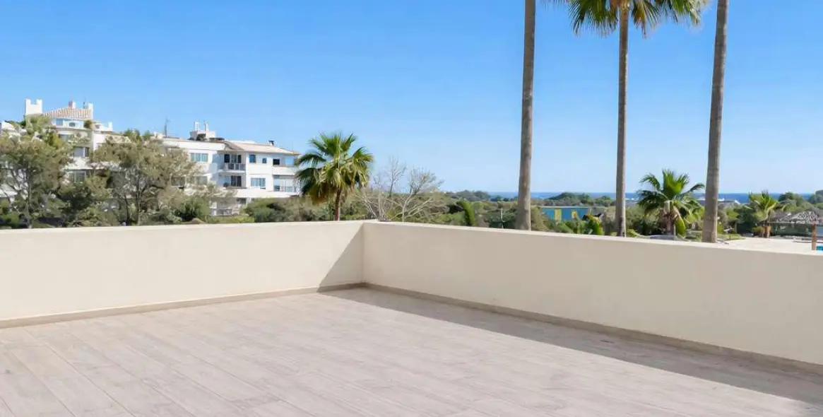 Sale of middle floor apartment in Selwo 8