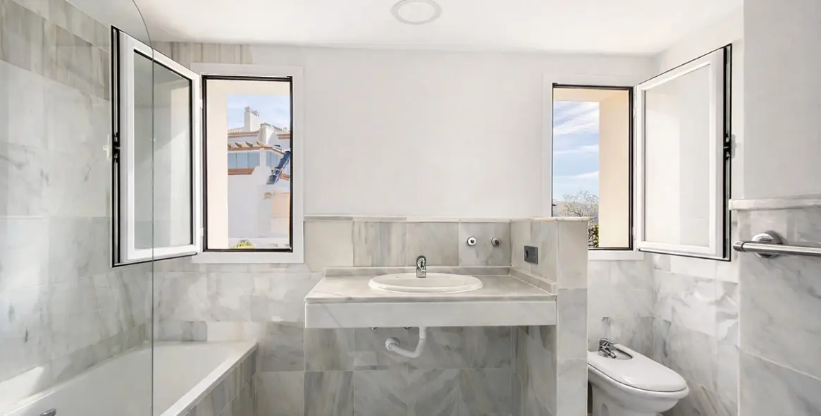 Продажа апартаментов на среднем этаже в Selwo 33