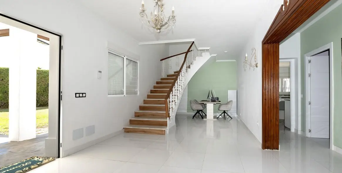 Продажа  отдельно стоящей виллы в Benalmadena 17