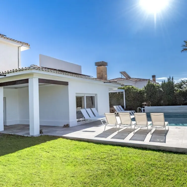 Продажа  отдельно стоящей виллы в Benalmadena