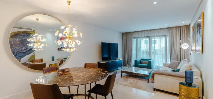 Продажа апартаментов на среднем этаже в Estepona 0