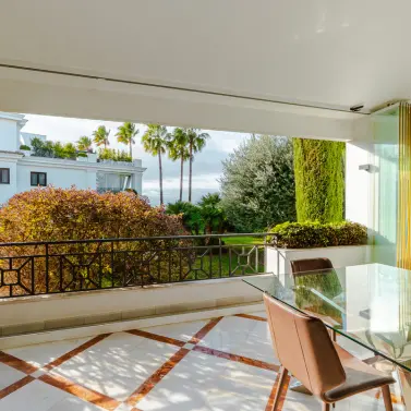 Продажа апартаментов на среднем этаже в Estepona