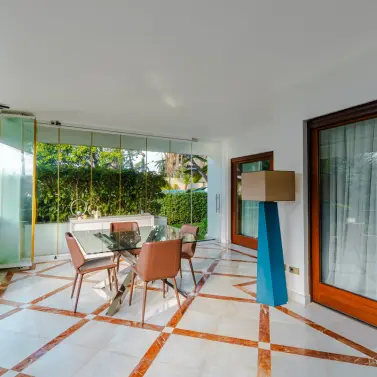 Продажа апартаментов на среднем этаже в Estepona