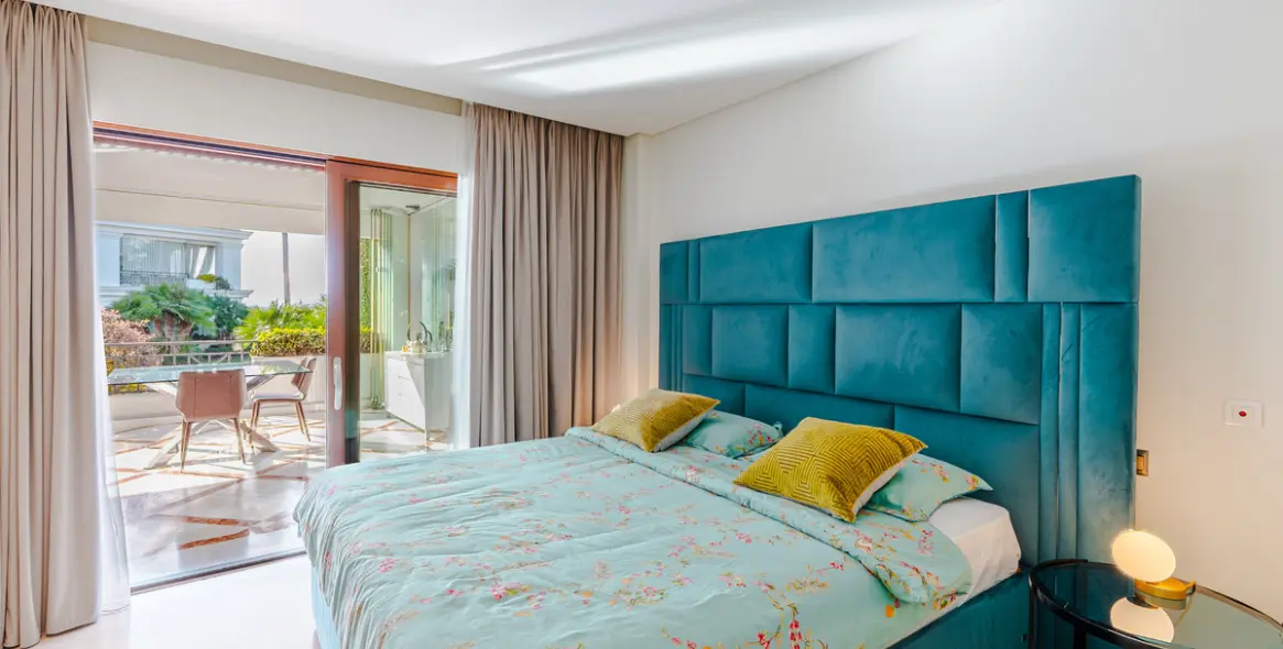 Продажа апартаментов на среднем этаже в Estepona 6