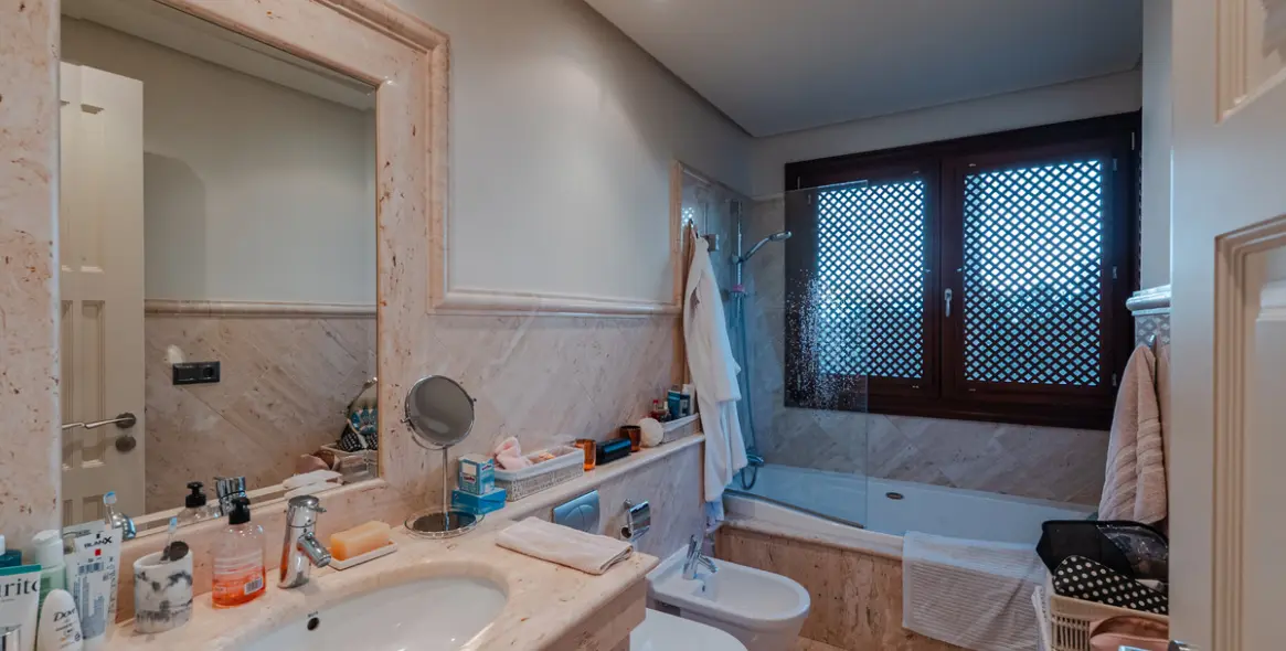 Продажа апартаментов на среднем этаже в Estepona 9