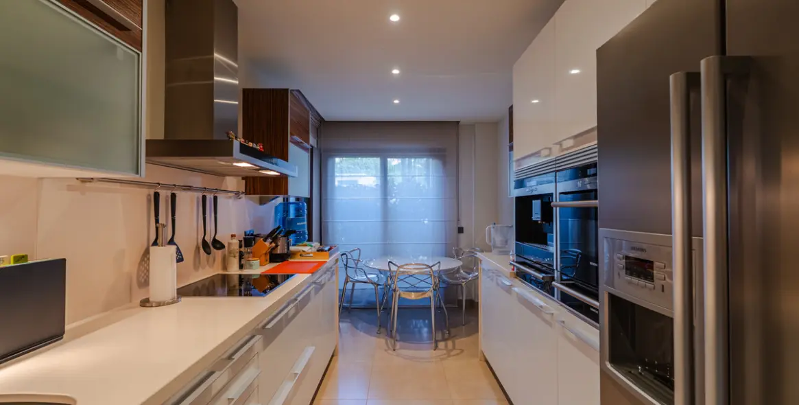 Продажа апартаментов на среднем этаже в Estepona 10