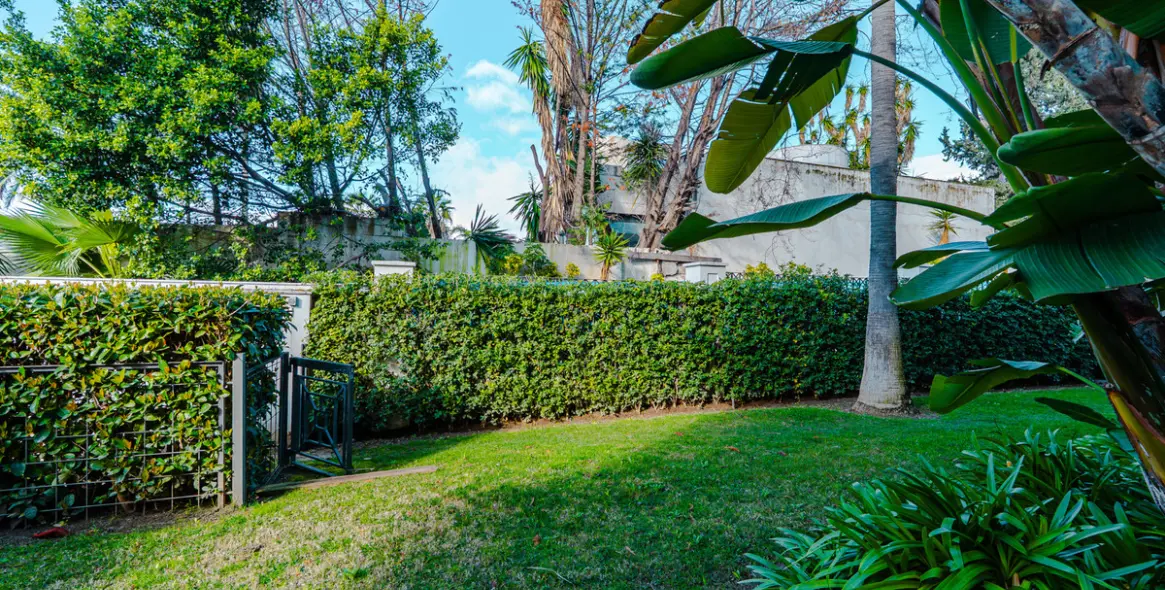 Продажа апартаментов на среднем этаже в Estepona 13