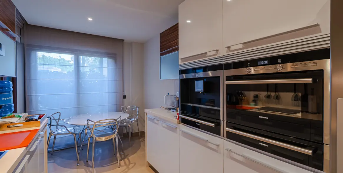 Продажа апартаментов на среднем этаже в Estepona 18