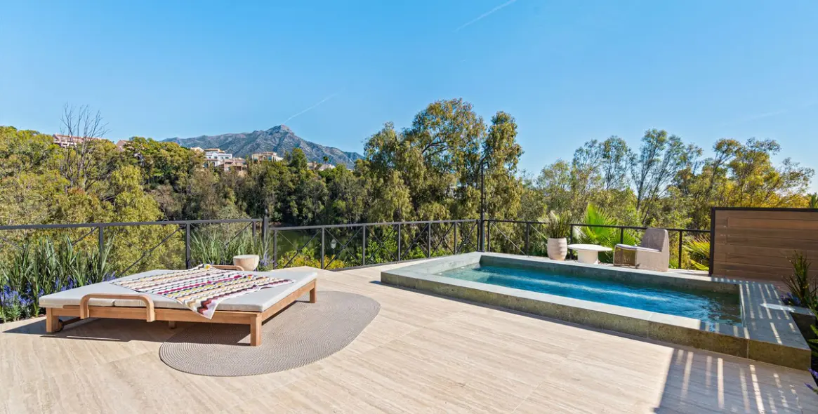 Продажа апартаментов на первом этаже в Nueva Andalucía 1