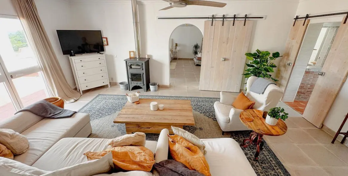 Продажа  отдельно стоящей виллы в Nerja 3