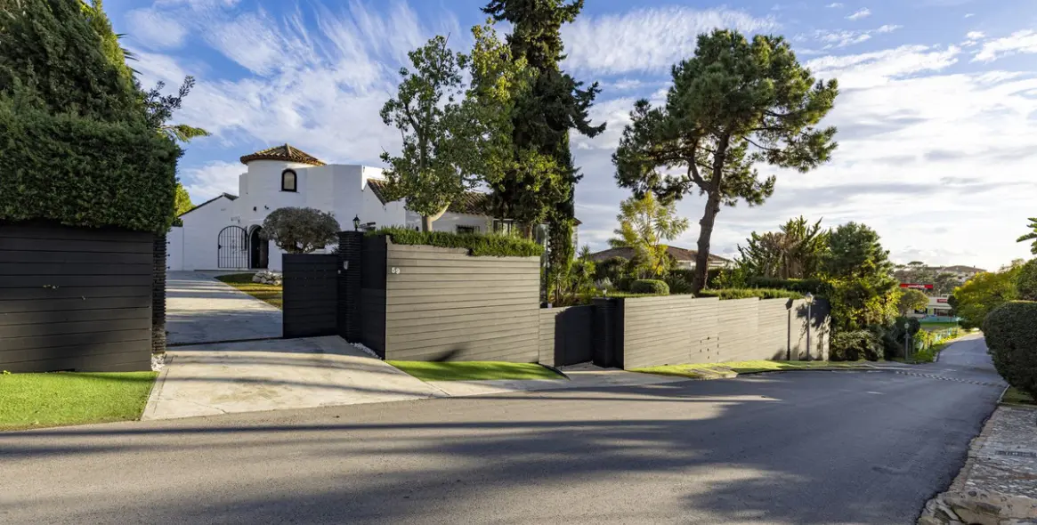 Продажа  отдельно стоящей виллы в Marbella 1