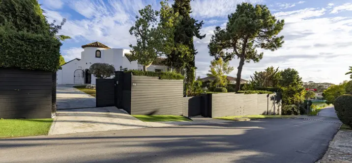 Продажа  отдельно стоящей виллы в Marbella 0