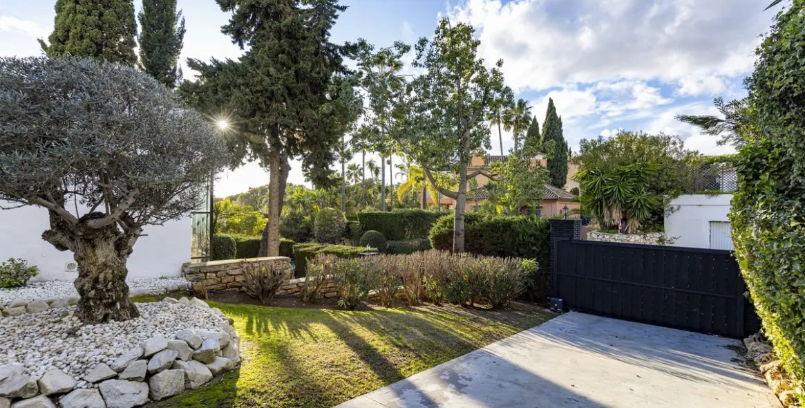 Venta de villa independiente en Hacienda Las Chapas 97