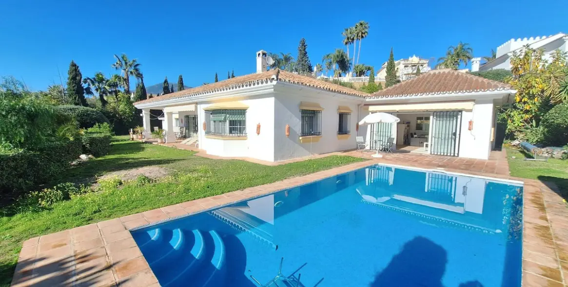 Продажа  отдельно стоящей виллы в Benahavís 1