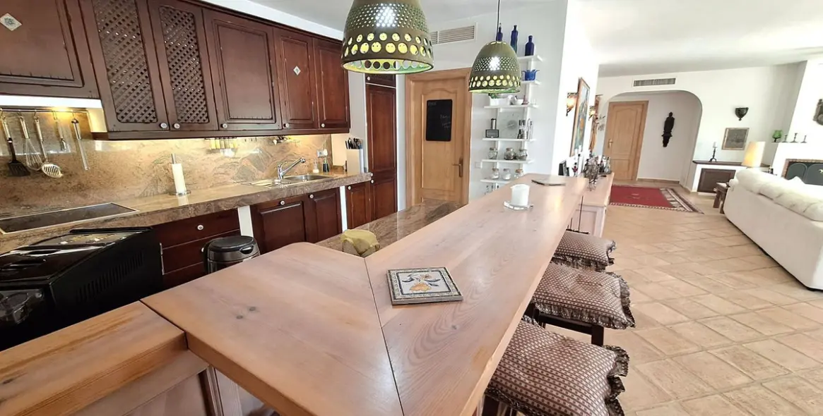 Продажа  отдельно стоящей виллы в Benahavís 3