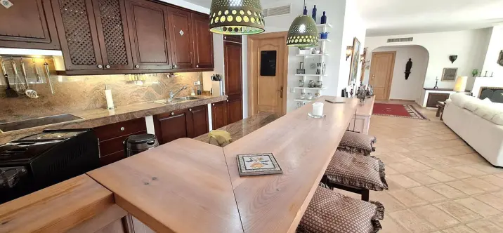 Продажа  отдельно стоящей виллы в Benahavís 2