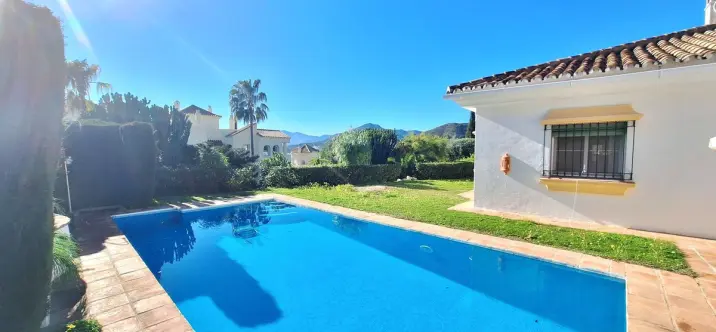 Продажа  отдельно стоящей виллы в Benahavís 4