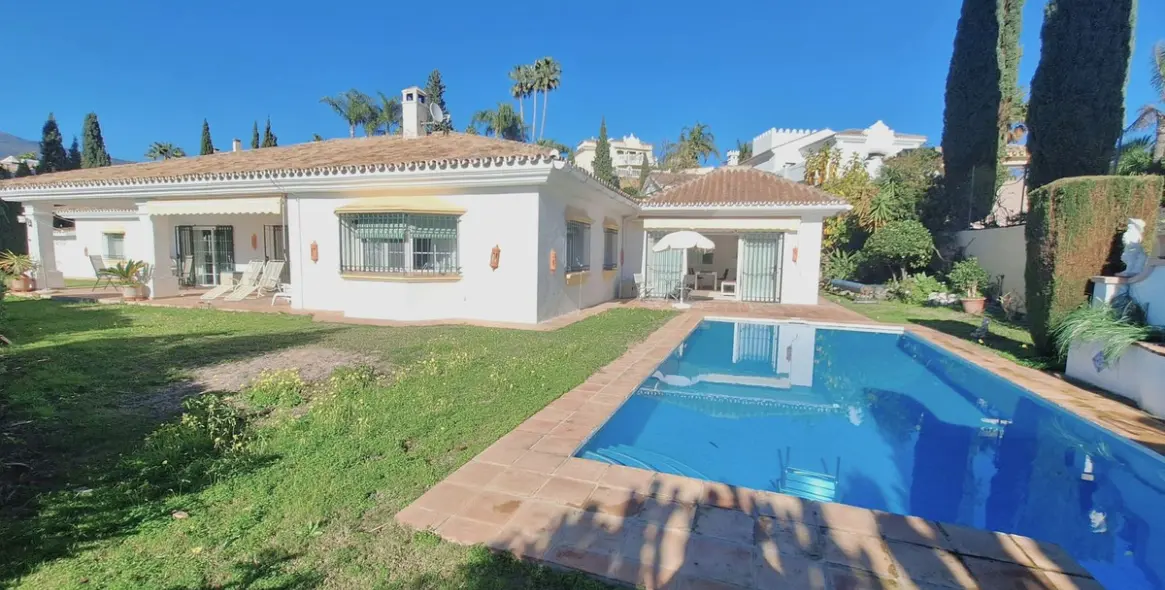 Продажа  отдельно стоящей виллы в Benahavís 12