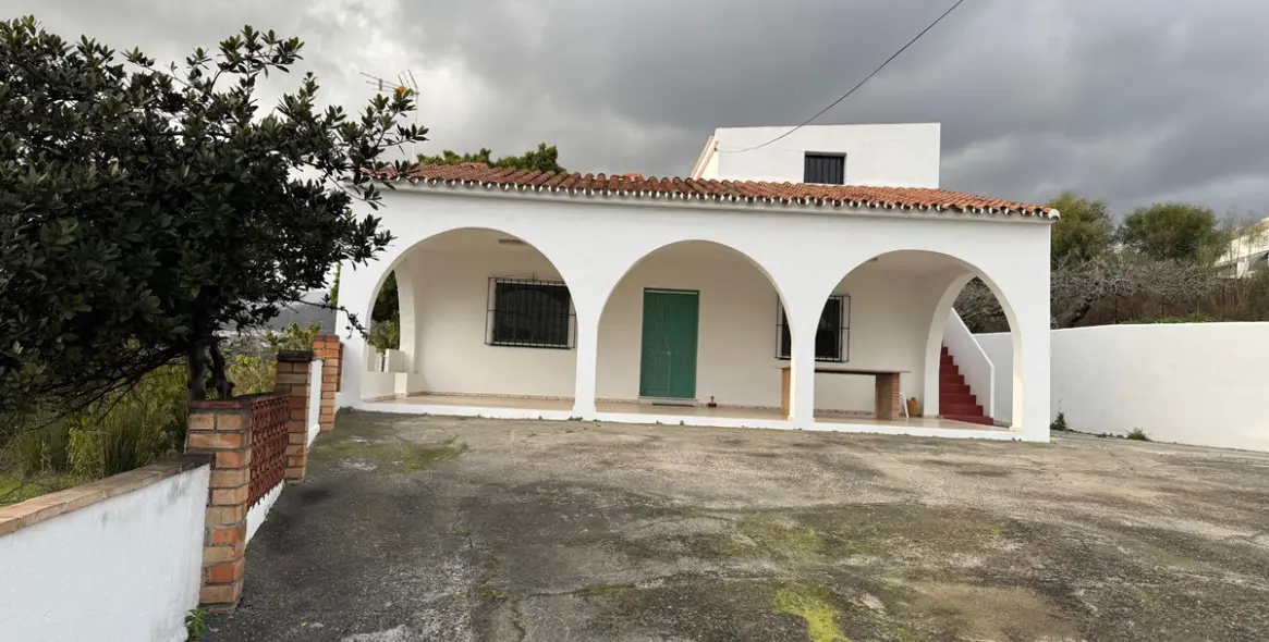Продажа  отдельно стоящей виллы в Estepona 15