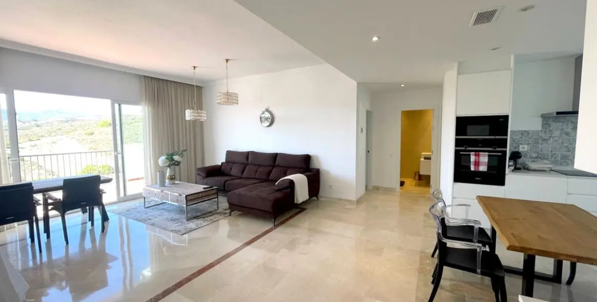 Long-term rent of penthouse in El Paraiso 1