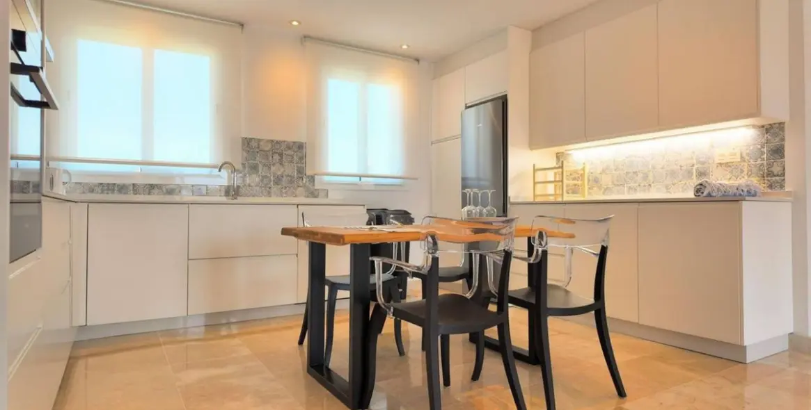 Long-term rent of penthouse in El Paraiso 5