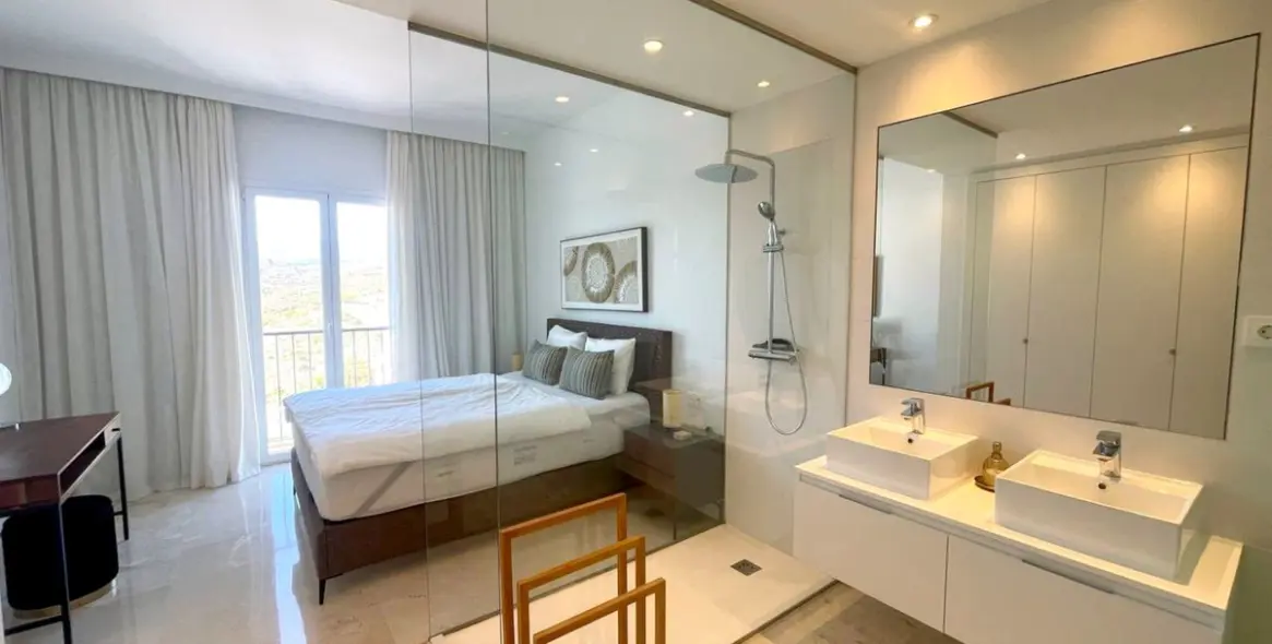 Long-term rent of penthouse in El Paraiso 7