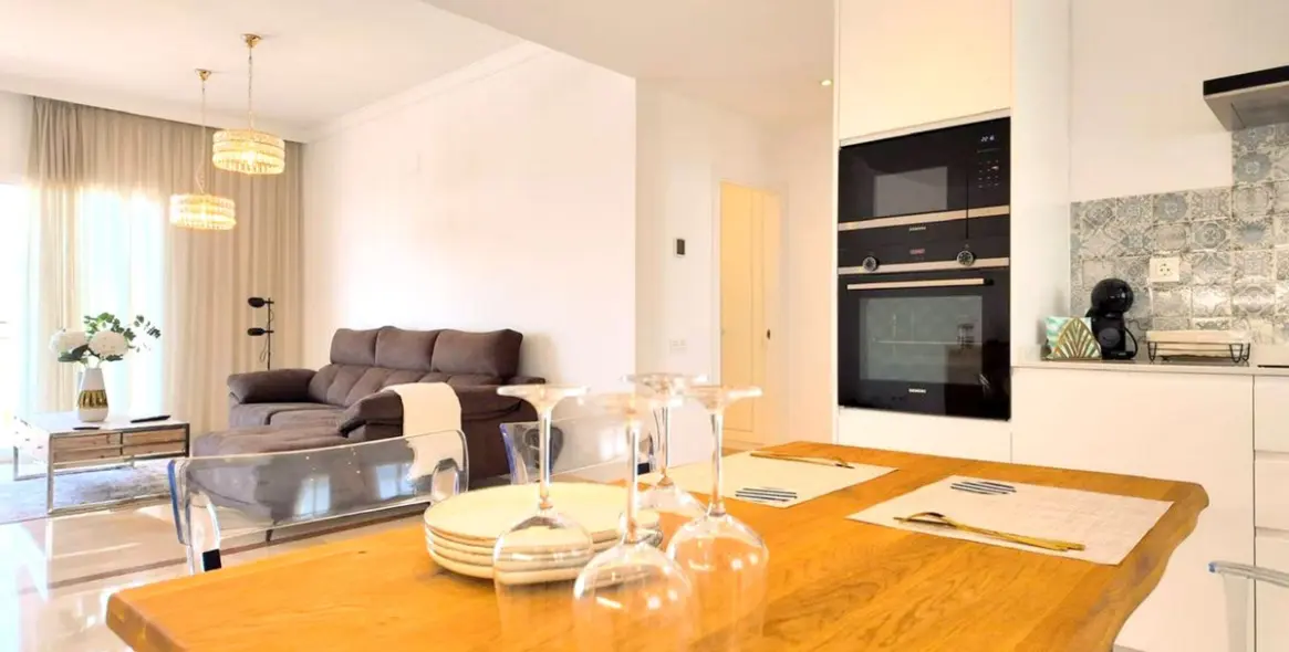 Long-term rent of penthouse in El Paraiso 8