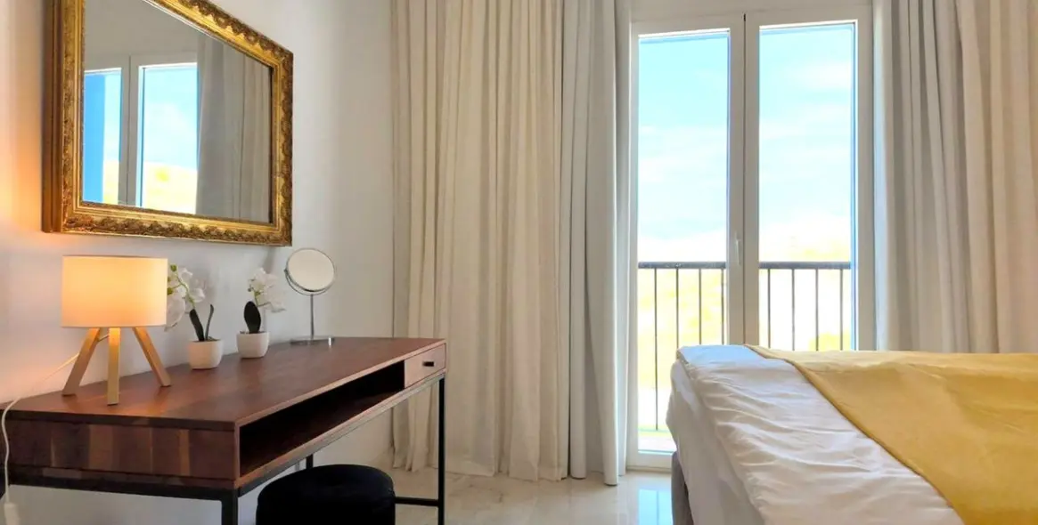 Long-term rent of penthouse in El Paraiso 13