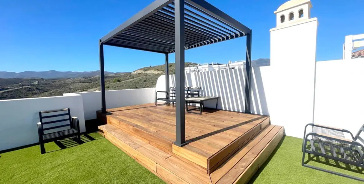 Long-term rent of penthouse in El Paraiso 17
