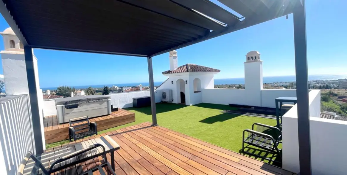 Long-term rent of penthouse in El Paraiso 18