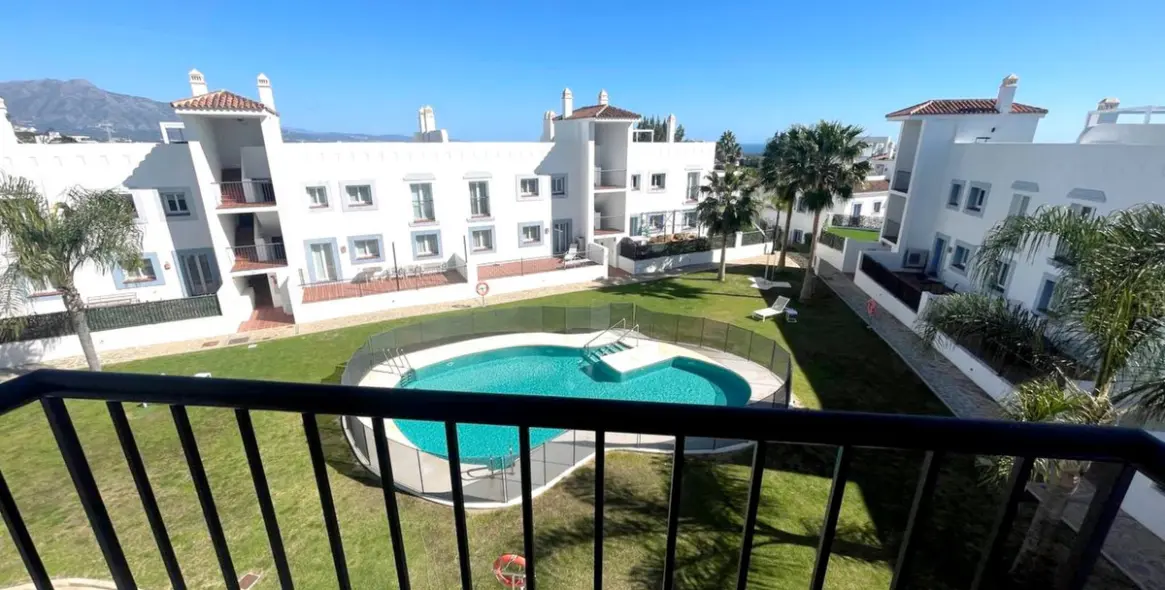 Long-term rent of penthouse in El Paraiso 20