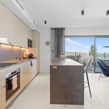 Долгосрочная аренда апартаментов на среднем этаже в Calanova Golf