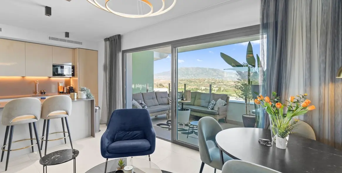 Alquiler a largo plazo de apartamento en planta media en Calanova Golf 3