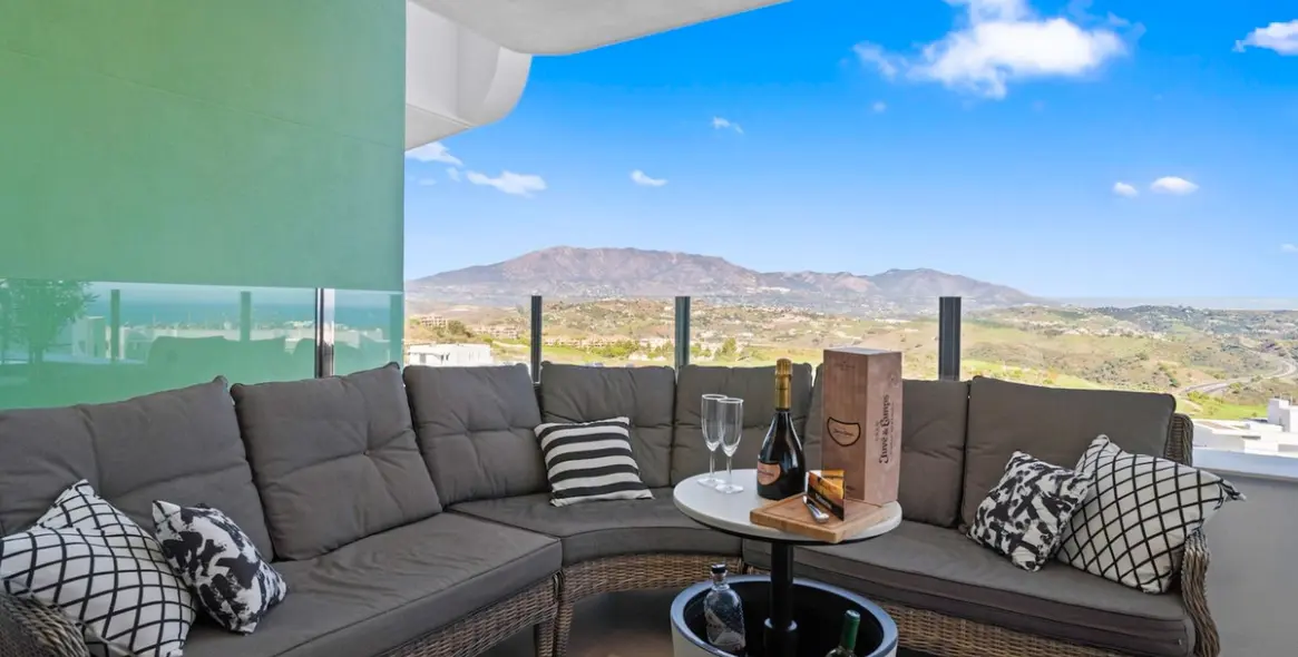 Alquiler a largo plazo de apartamento en planta media en Calanova Golf 6