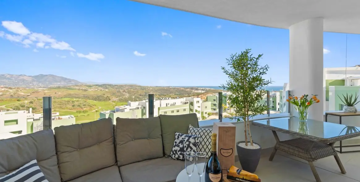 Alquiler a largo plazo de apartamento en planta media en Calanova Golf 9