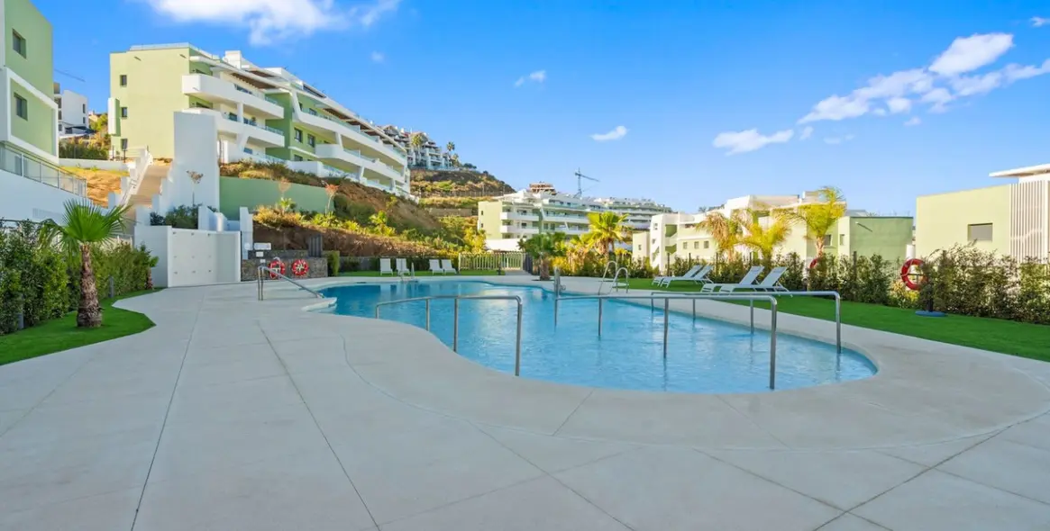 Alquiler a largo plazo de apartamento en planta media en Calanova Golf 18