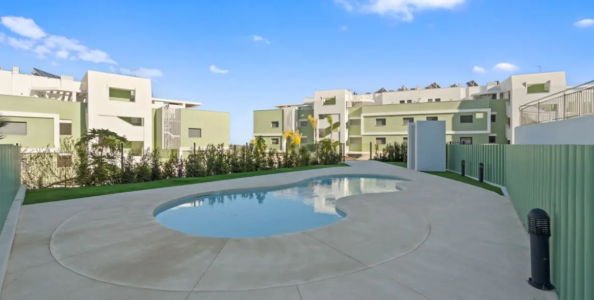 Alquiler a largo plazo de apartamento en planta media en Calanova Golf 19