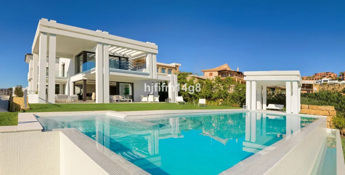 Venta de villa independiente en Los Flamingos 1