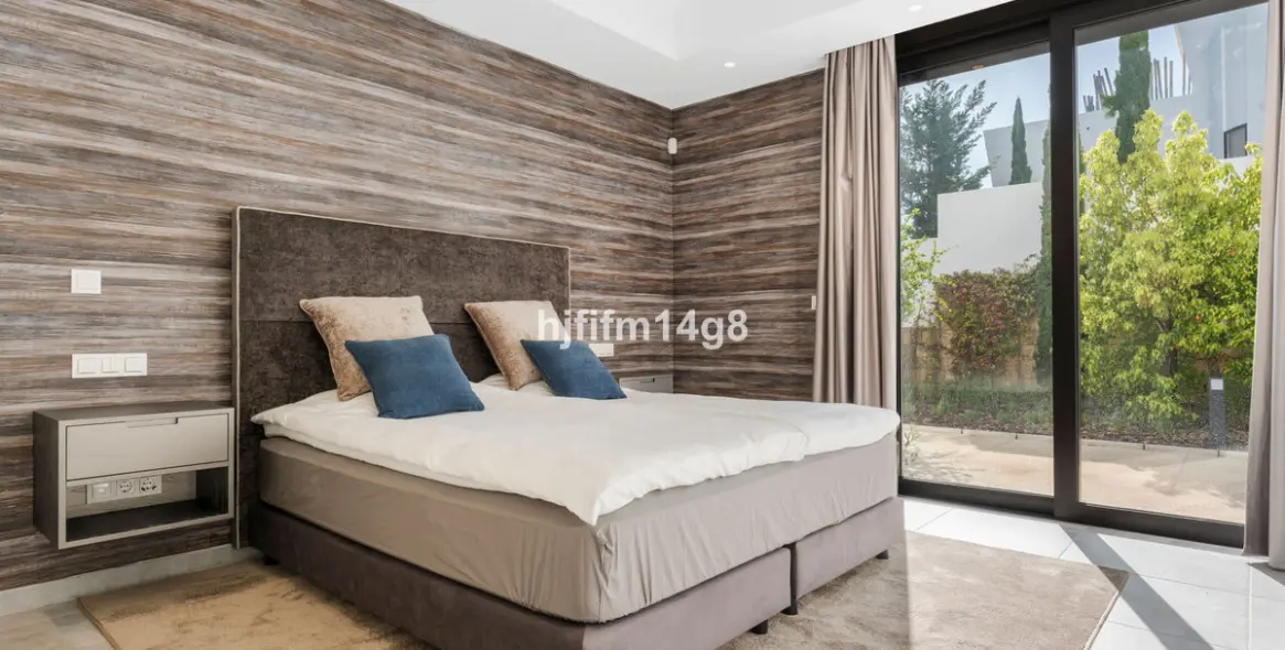 Venta de villa independiente en Los Flamingos 13